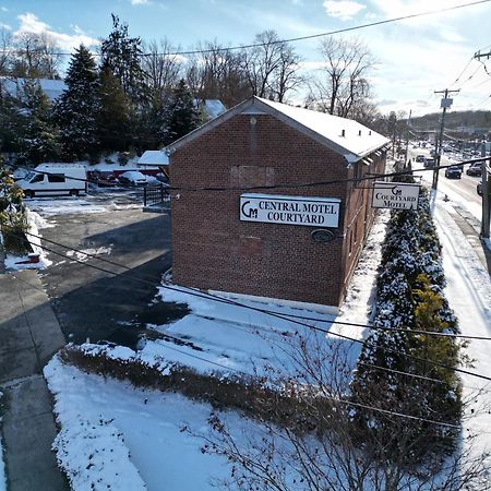 Central Motel Courtyard White Plains Exterior photo